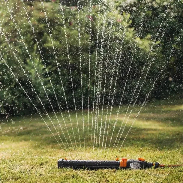 zraszacz-wahadlowy-on-off-marka-fiskars