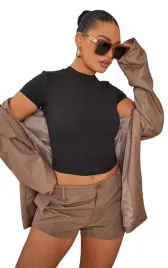prettylittlething-dopasowany-czarny-top-34-ekr