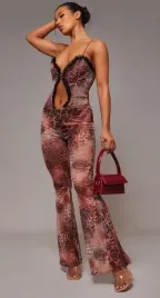 prettylittlething-kombinezon-dopasowany-40-eka
