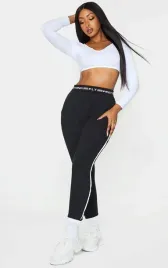 prettylittlething-bluzka-dopasowana-biala-38-ejx