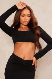 prettylittlething-bluzka-dla-niskich-kobiet-40-eji