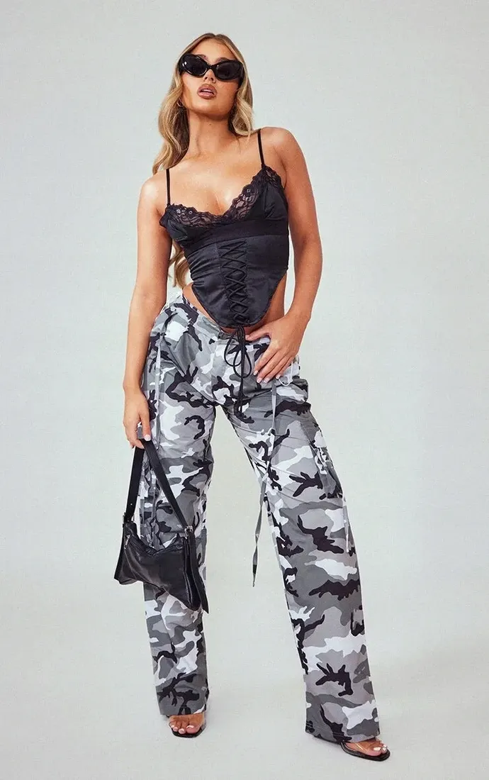 prettylittlething-satynowy-top-damski-40-ejb