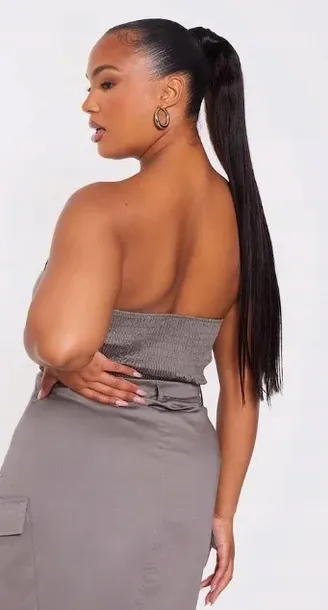 prettylittlething-top-plus-size-krotki-50-ekg-linia-plus-size-duze-rozmiary