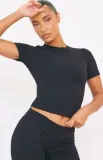 prettylittlething-top-sportowy-czarny-basic-42-ekr