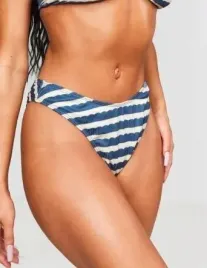 prettylittlething-dol-od-bikini-w-paski-34-ekz