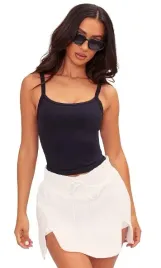 prettylittlething-top-dla-niskich-czarny-42-eja