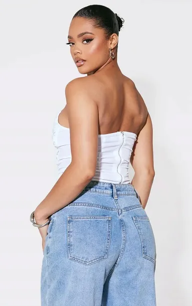 prettylittlething-asymetryczny-top-bialy-42-ejc-linia-regular
