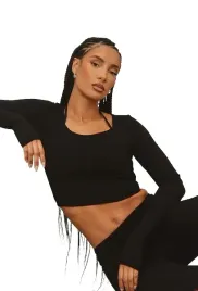 prettylittlething-czarna-bluzka-damska-34-ekt