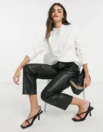 bluza-damska-biala-z-kapturem-klasyczna-s-1zaq