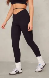 prettylittlething-legginsy-damskie-czarne-32-eji