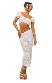 prettylittlething-spodnica-biala-kwiaty-36-egv