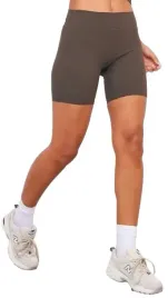 prettylittlething-krotkie-spodenki-sportowe-32-egt