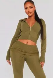 prettylittlething-zielona-bluza-z-kapturem-38-egl