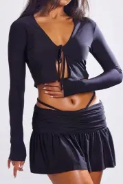 prettylittlething-bluzka-czarna-wiazana-38-eja