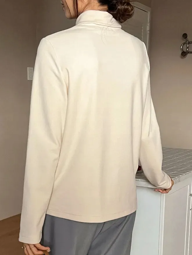 dazy-bluza-z-golfem-kremowa-basic-casual-s-vih