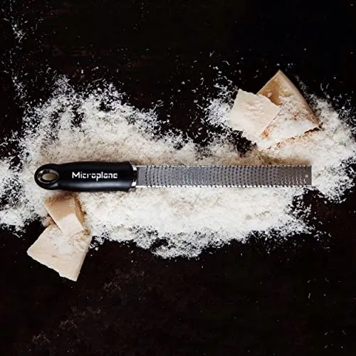 tarka-premium-zester-microplane-czarna-zasilanie-reczne