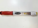 tarka-premium-zester-microplane-czarna-marka-microplane-zasilanie-reczne