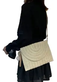 damska-torebka-ze-slomki-z-pomponem-casual-zcl
