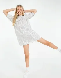 influence-biala-sukienka-w-kropki-falbana-40-1nmq