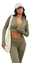 prettylittlething-bluza-zielona-sportowa-s-eks