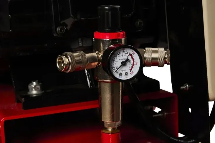 kompresor-olejowy-300l-3tloki-kd1411-separator-cisnienie-maksymalne-8-bar