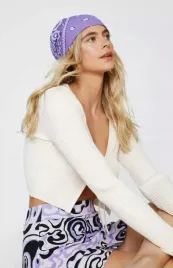 nasty-gal-bandana-niebieska-klasyczna-wzor-yff
