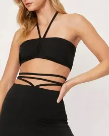 boohoo-top-plazowy-wiazany-czarny-basic-40-yft