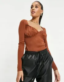 sweter-damski-brazowy-z-dekoltem-casual-36-vax