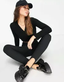 topshop-czarny-krotki-wiazany-sweter-damski-s-vaz