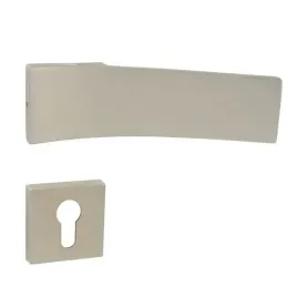 klamka-do-drzwi-wewnetrznych-satyna-szyld-na-wkladke