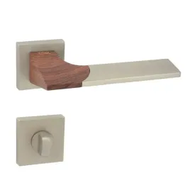 komplet-klamek-do-drzwi-lazienkowych-z-szyldem-wc-satyna-drewno