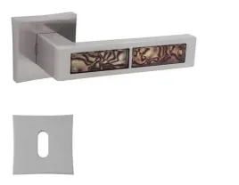 klamka-do-drzwi-wewnetrznych-nikiel-satyna-velvet-czerwone-szklo-klucz