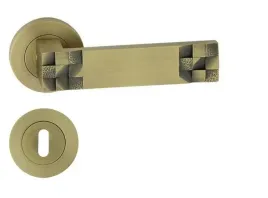 klamka-do-drzwi-wewnetrznych-brazowa-mat-klucz-zwykly