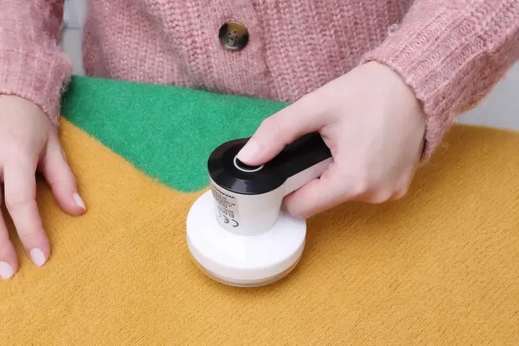 duza-golarka-do-ubran-swetrow-eldom-gds7-zasilanie-baterie