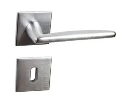 klamka-domino-do-drzwi-wewnetrznych-chrom-satyna-na-klucz-zwykly