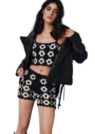 nasty-gal-spodenki-plazowe-czarne-w-kwiaty-m-vad