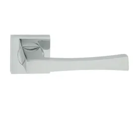 komplet-klamek-domino-logo-qr-chrom-nowoczesne-i-eleganckie-wnetrza