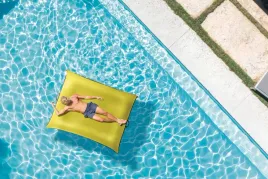 luksusowy-materac-do-plywania-dwuosobowy-198x157-cm-zolty-intex-56794