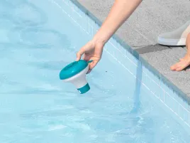 plywak-dozownik-chemii-do-basenu-tabletki-chlor-chemia-koagulant-05l