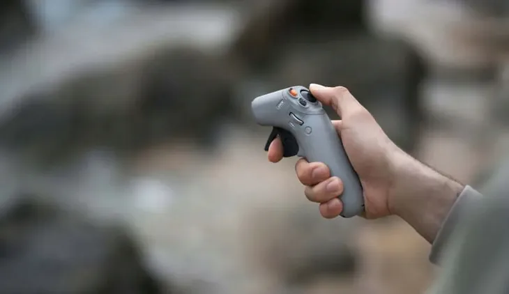 kontroler-dji-rc-motion-2-waga-z-opakowaniem-0-1-kg-zawiera-baterie-nie