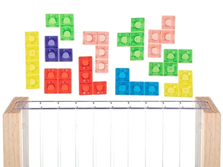 gra-logiczna-ukladanka-tetris-stojacy-plec-chlopcy-dziewczynki