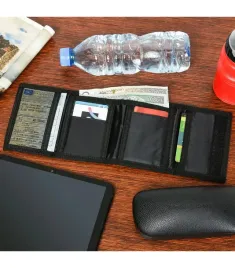 maly-portfelik-mlodziezowy-na-rzep-z-odblaskiem-zapieciem-xtreme-moro-e21