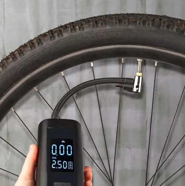 kompresor-samochodowy-sprezarka-pompka-elektryczna-rowerowa-przenosna-12v-stan-nowy-waga-z-opakowaniem-0-5-kg