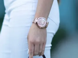 stylowy-smartwatch-damski-auora-amoled-wodoodporny-dodatkowy-pasek-gratis