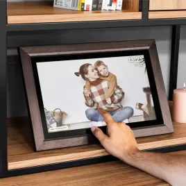 2-x-cyfrowa-ramka-na-zdjecia-krugerandmatz-frameo-wi-fi-15-drewniana-ramka