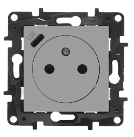 2-x-2-x-gniazdo-ladowarka-usb-legrand-niloe-step-aluminium