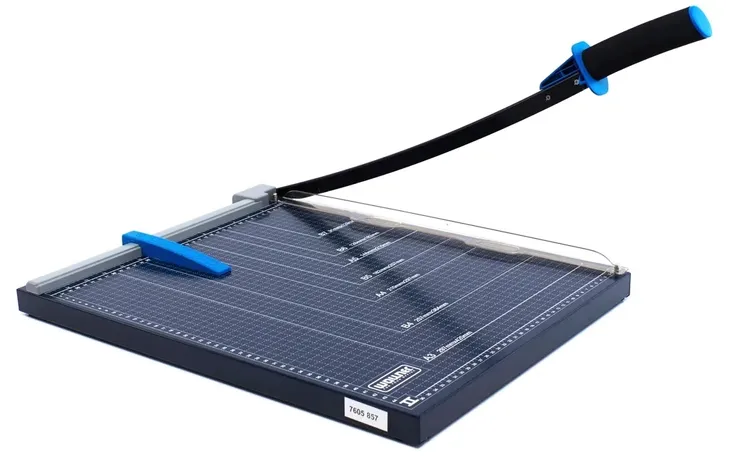 solidna-gilotyna-do-papieru-wallner-gb460-a3-rodzaj-gilotyny-reczna