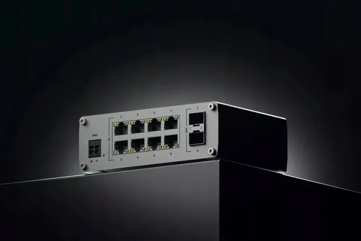 switch-teltonika-tsw210-8x-gigabit-ethernet-waga-z-opakowaniem-0-5-kg-stan-nowy