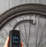 kompresor-samochodowy-sprezarka-pompka-elektryczna-rowerowa-przenosna-12v-stan-nowy-waga-z-opakowaniem-0-5-kg