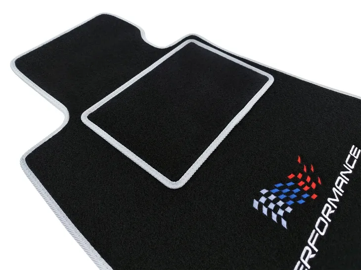 dywaniki-samochodowe-bmw-1-e82-2004-2013-performance-flaga-waga-z-opakowaniem-3-kg